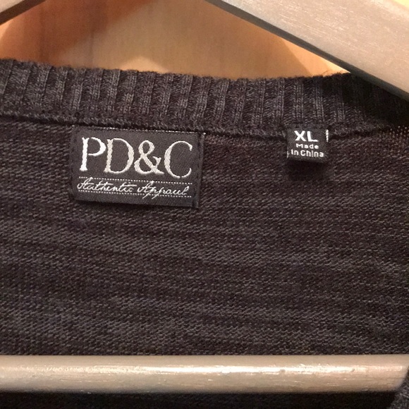 Long sleeved, lightweight v-neck men’s sweater - Picture 2 of 2